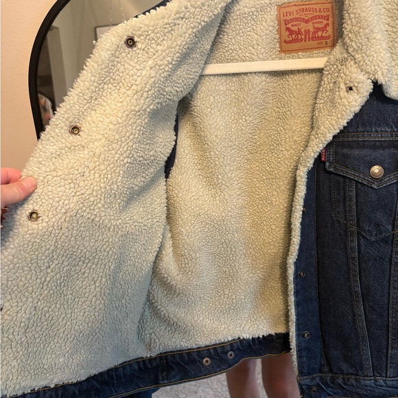 Levi's Denim Jacket with Cream Sherpa Lining - Picture 4 of 6